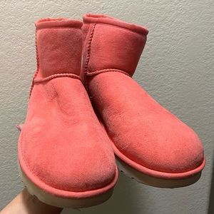 Classic mini UGG vibrant coral